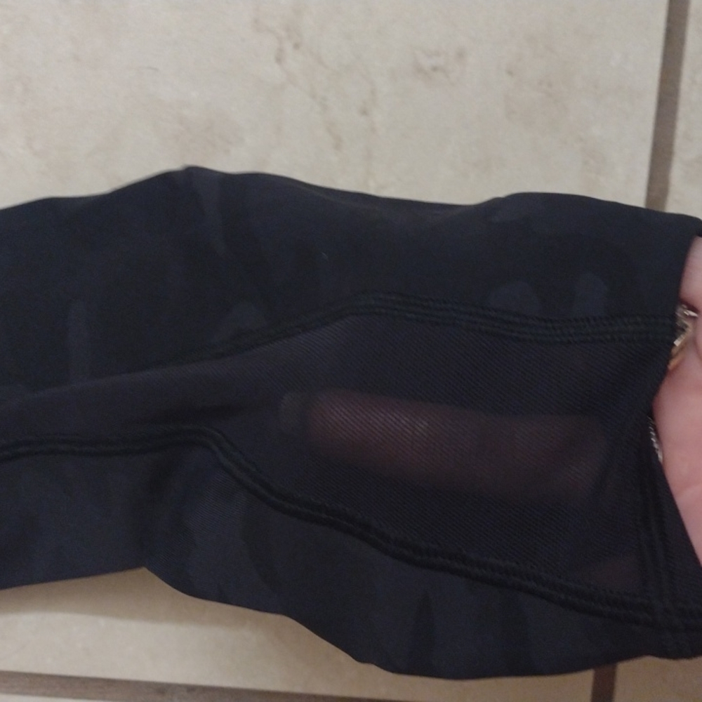 SOLD Lululemon Barre 3 Train Time 7/8 Pant Black Camo - Picture 10 of 12
